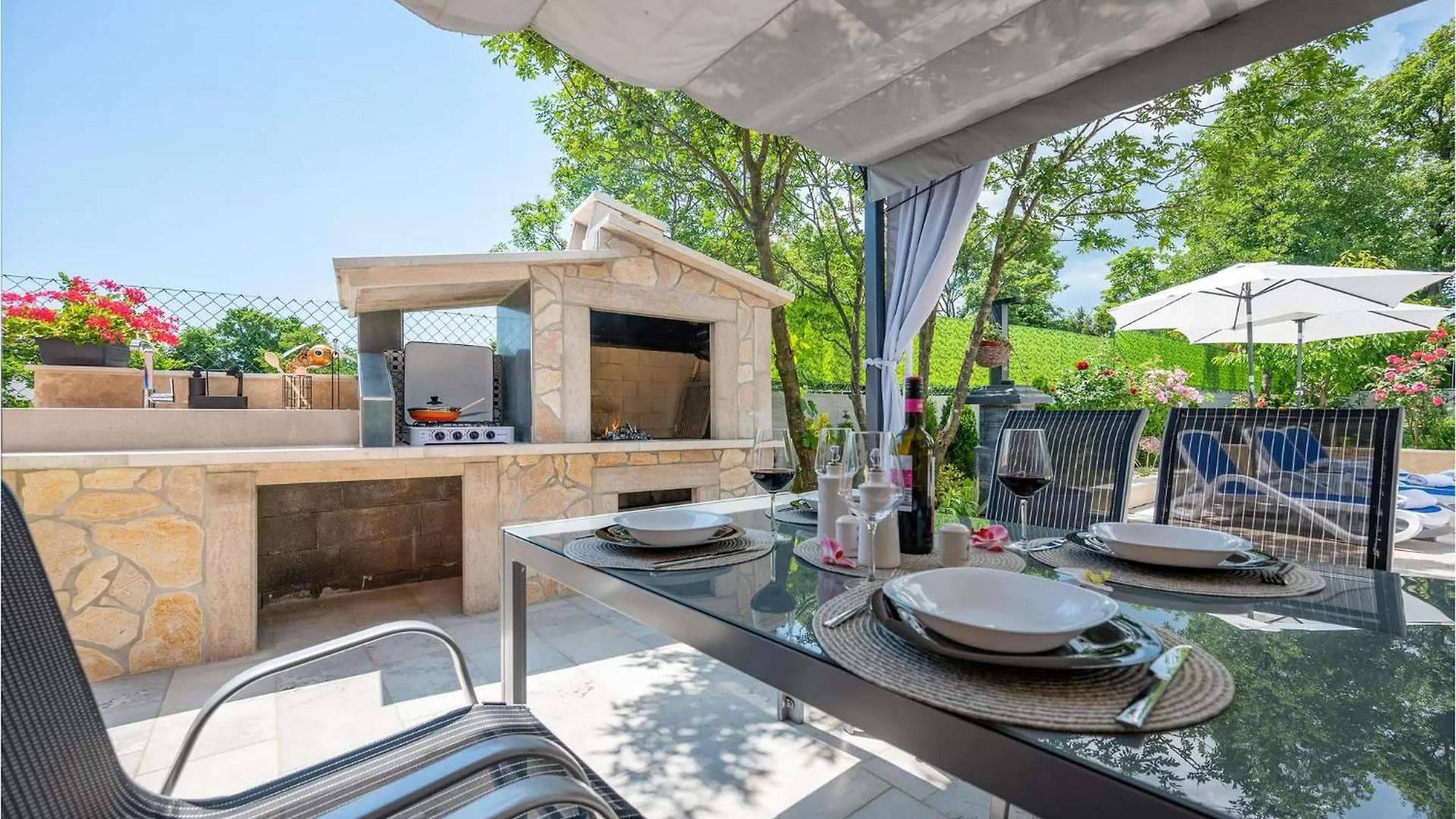 Lovely Home In Nedescina With Kitchen Hébergement de vacances
