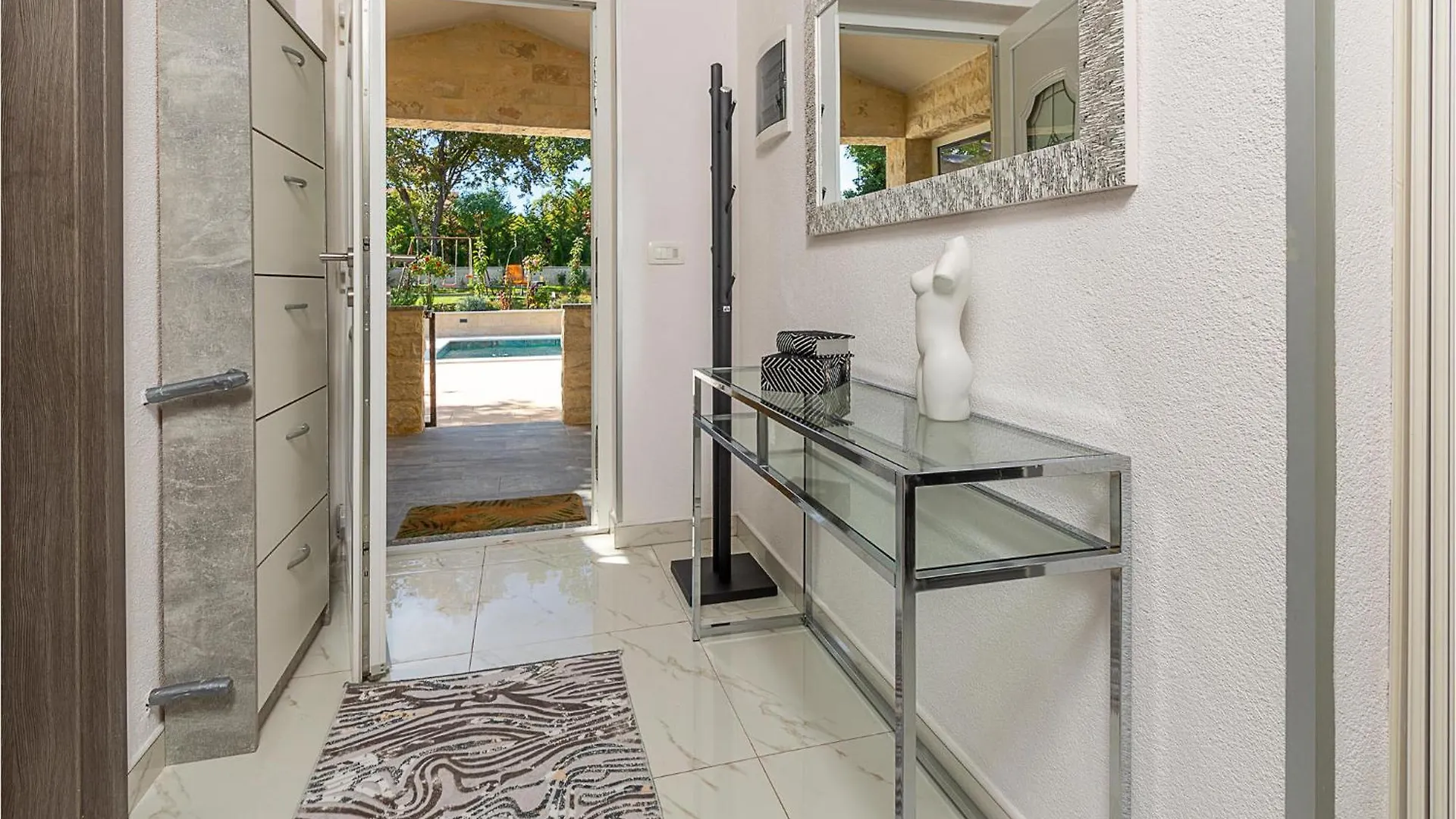 Hébergement de vacances Lovely Home In Nedescina With Kitchen